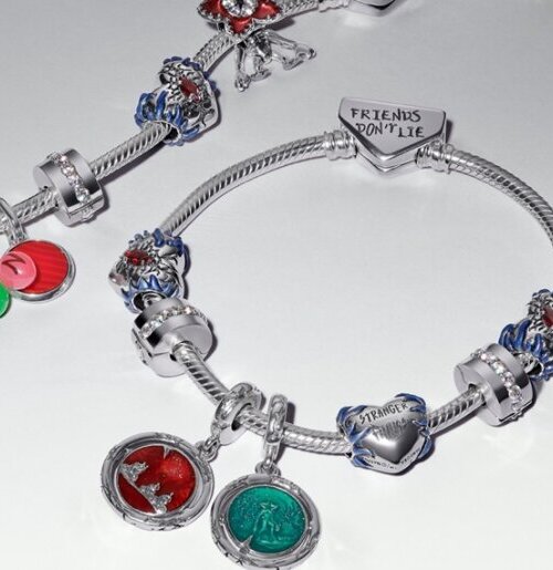 Потопи се в света на PandoraxStrangerThings!