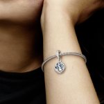 Disney x Pandora Талисман Коледа с Олаф
