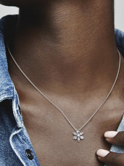Pandora Колие Красива като цвете