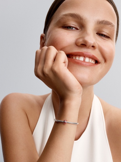 Pandora Клипс Вселена от любов